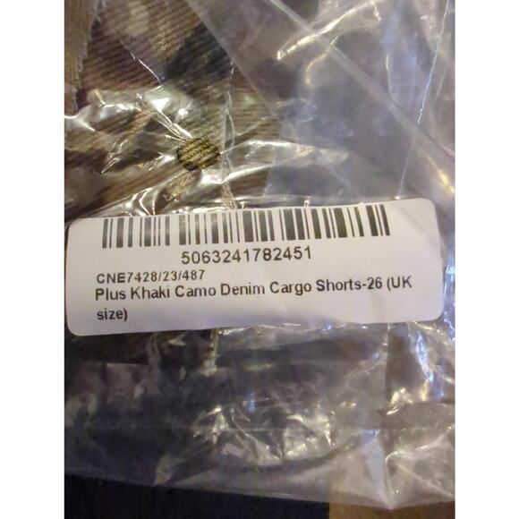 PrettyLittleThing Plus Khaki Camo Denim Cargo Shorts US Size 22 NWT - Picture 7 of 7